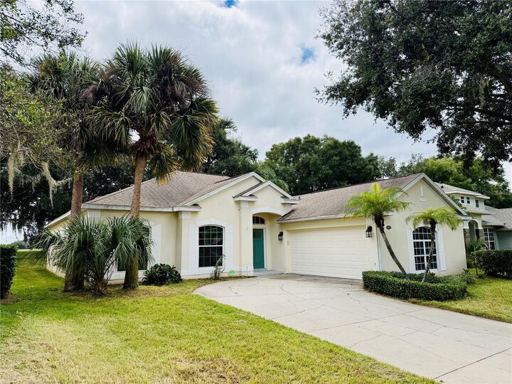Property Photo: 3839 Beacon Ridge Way FL 34711