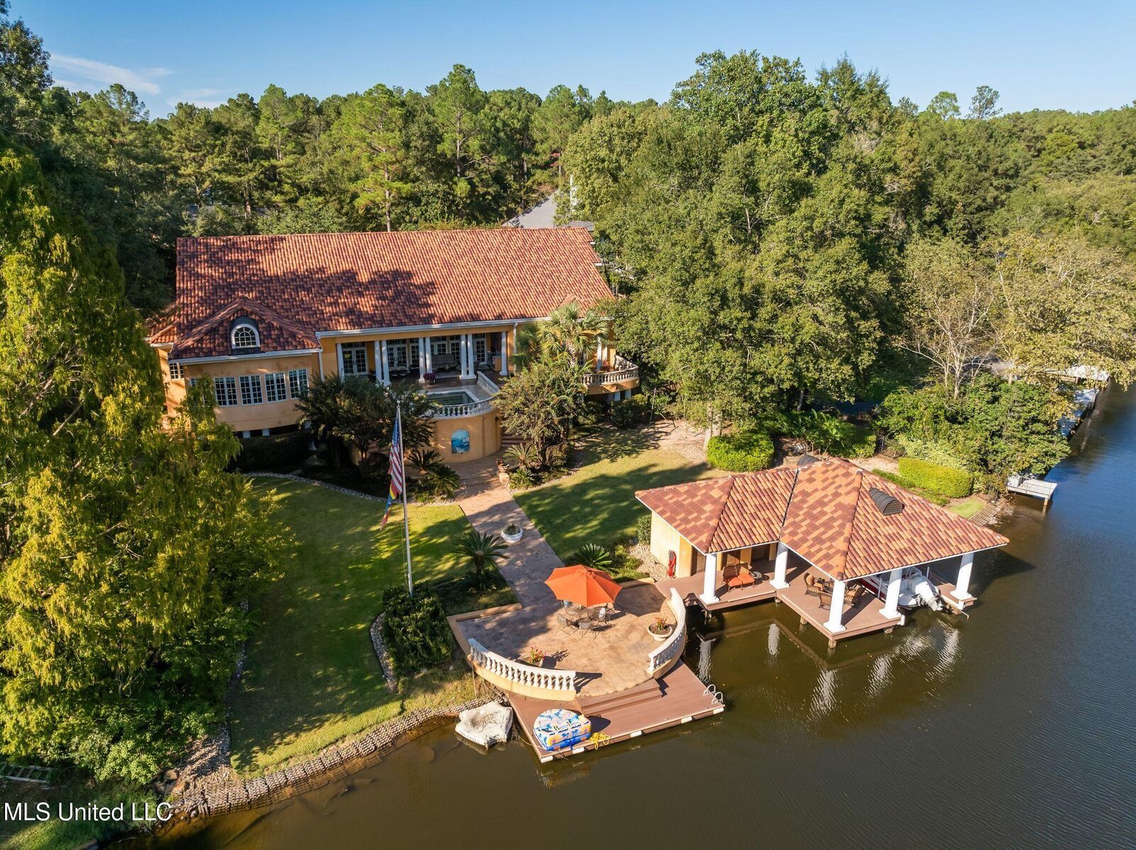 Property Photo: 16 Chandeleur Point MS 39402