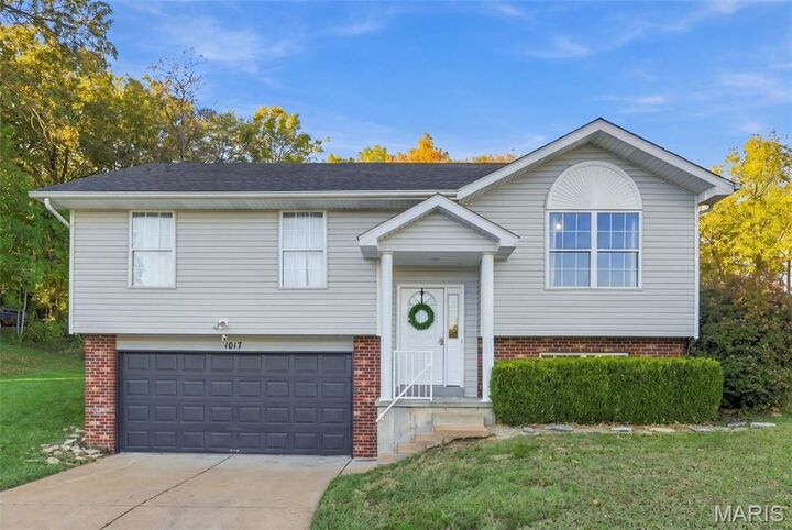 Property Photo:  1017 Cross Creek Drive  MO 63052 