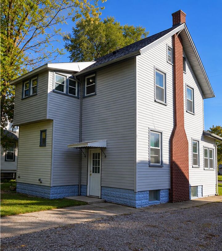 Property Photo: 116 E Prospect Street MI 49203