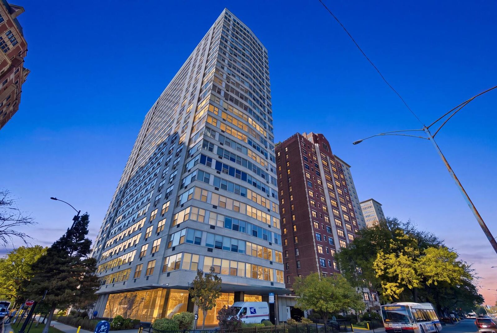 Property Photo:  3900 N Lake Shore Drive 2C  IL 60613 
