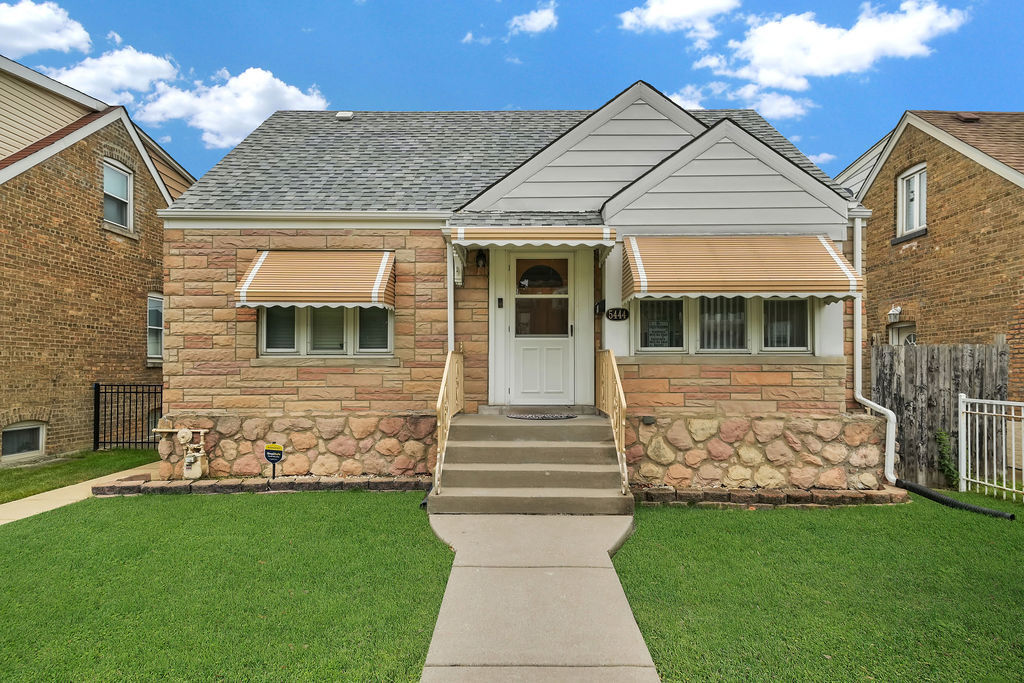 Property Photo:  5444 W 64th Street  IL 60638 