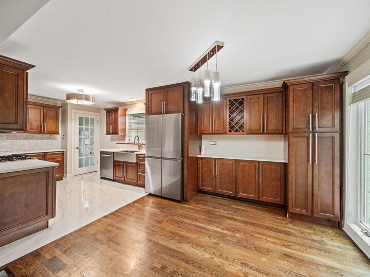 Property Photo: 1508 Potter Road IL 60068