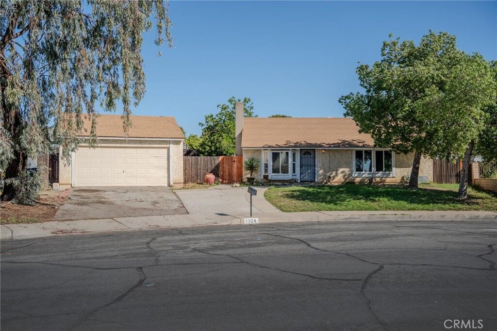 Property Photo: 1324 W Morgan CA 92376