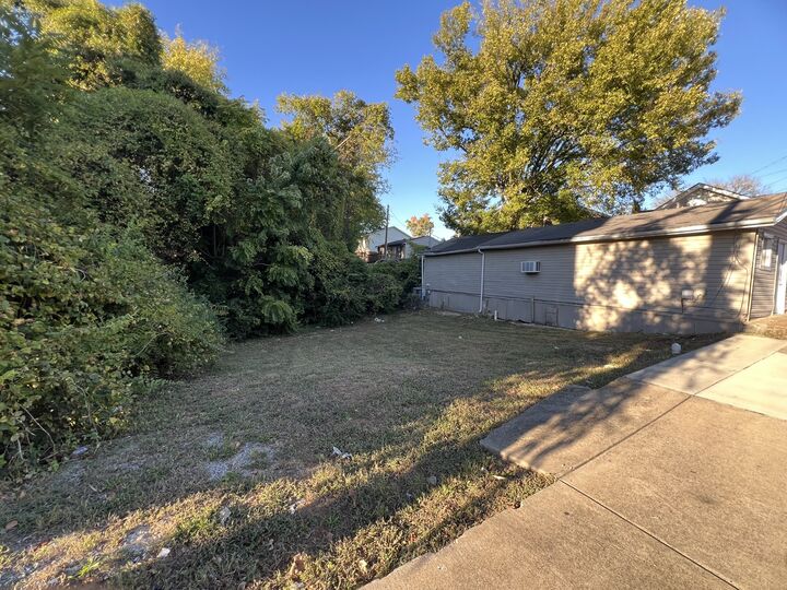 Property Photo:  629 Commerce St  TN 37040 