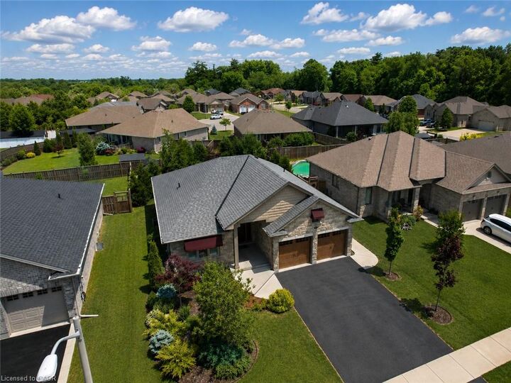 Property Photo:  98 Allandale Crescent  ON N3Y 0B4 