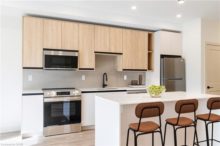 Property Photo:  4390 Hillview Drive 303  ON L0R 1B1 