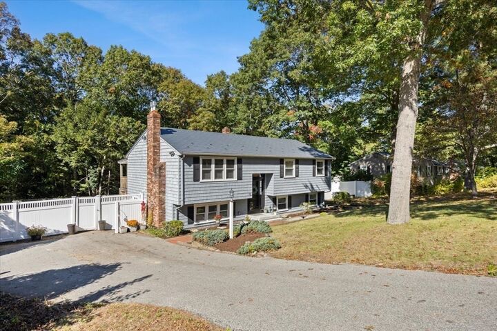 Property Photo:  33 Lantern Ln  MA 02360 