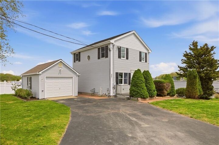 Property Photo: 507 County Rd RI 02806