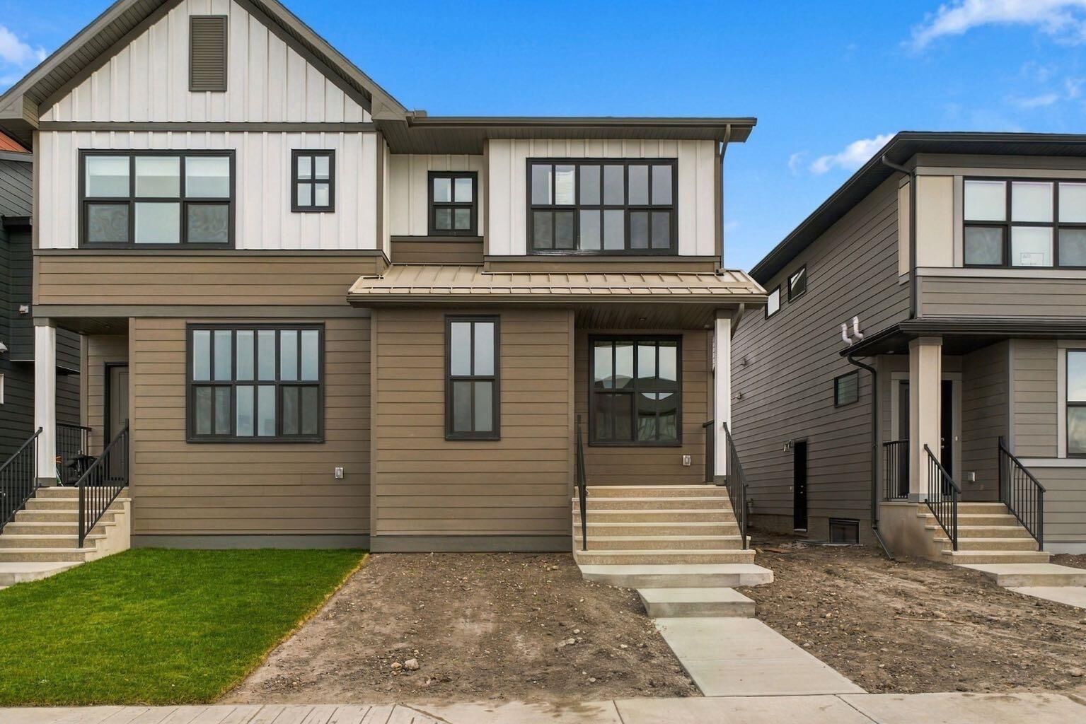 Property Photo:  676 Rowmont Boulevard NW  AB T3L 0N5 