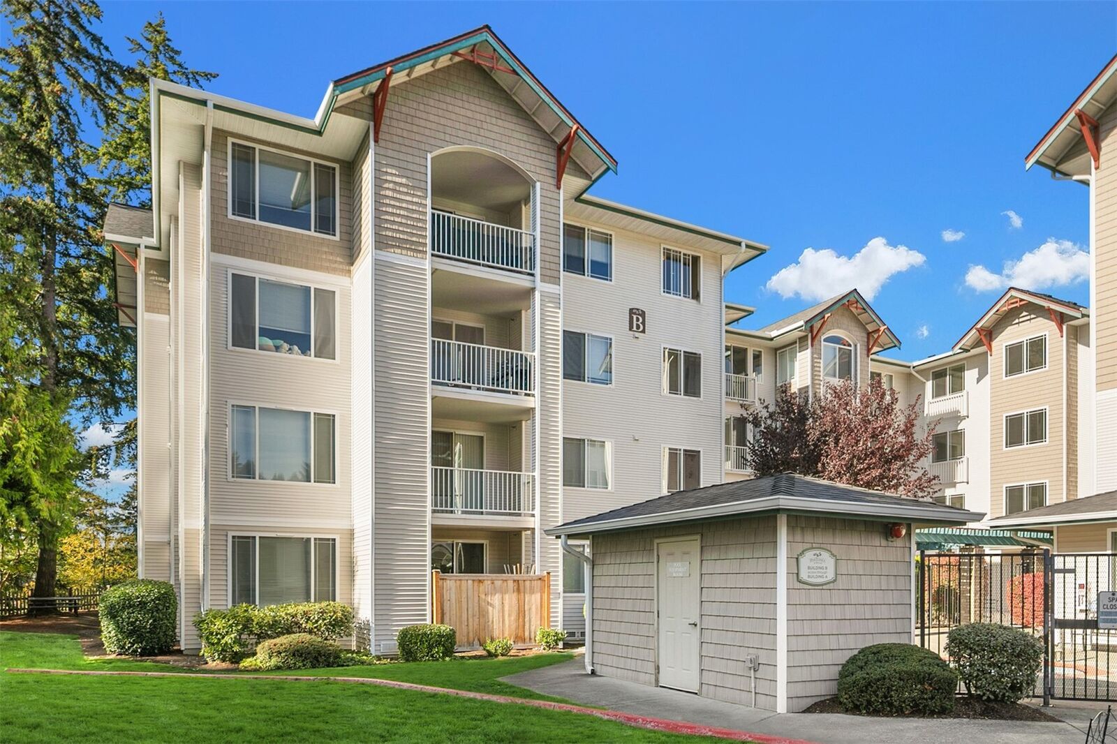 Property Photo:  13301 SE 79th Place B409  WA 98059 