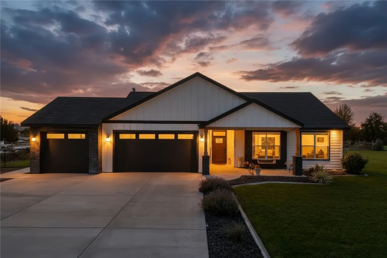 Property Photo:  8040  Olin Court  WA 99301 