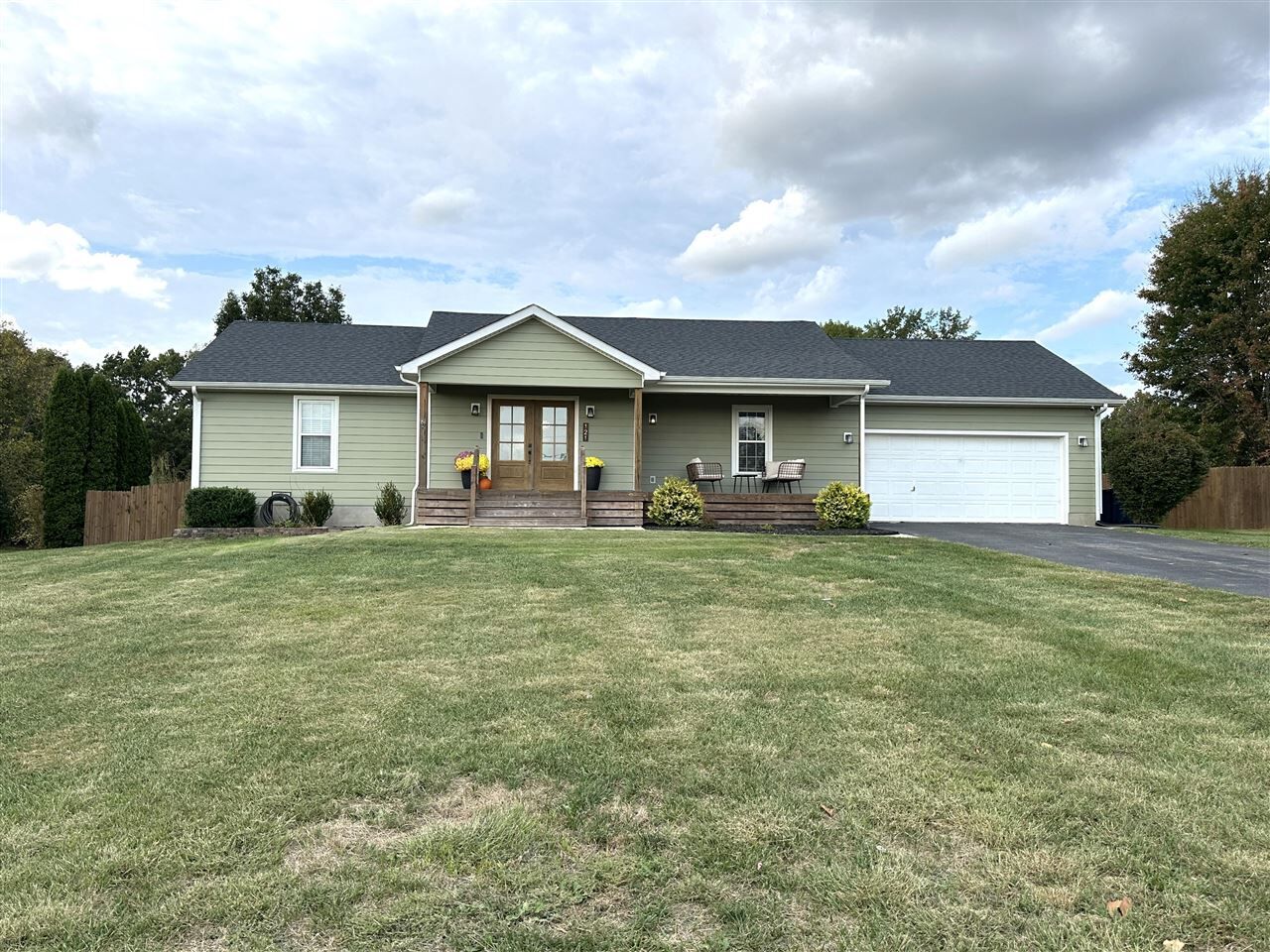 Property Photo:  121 Rembrandt Court  KY 42101 