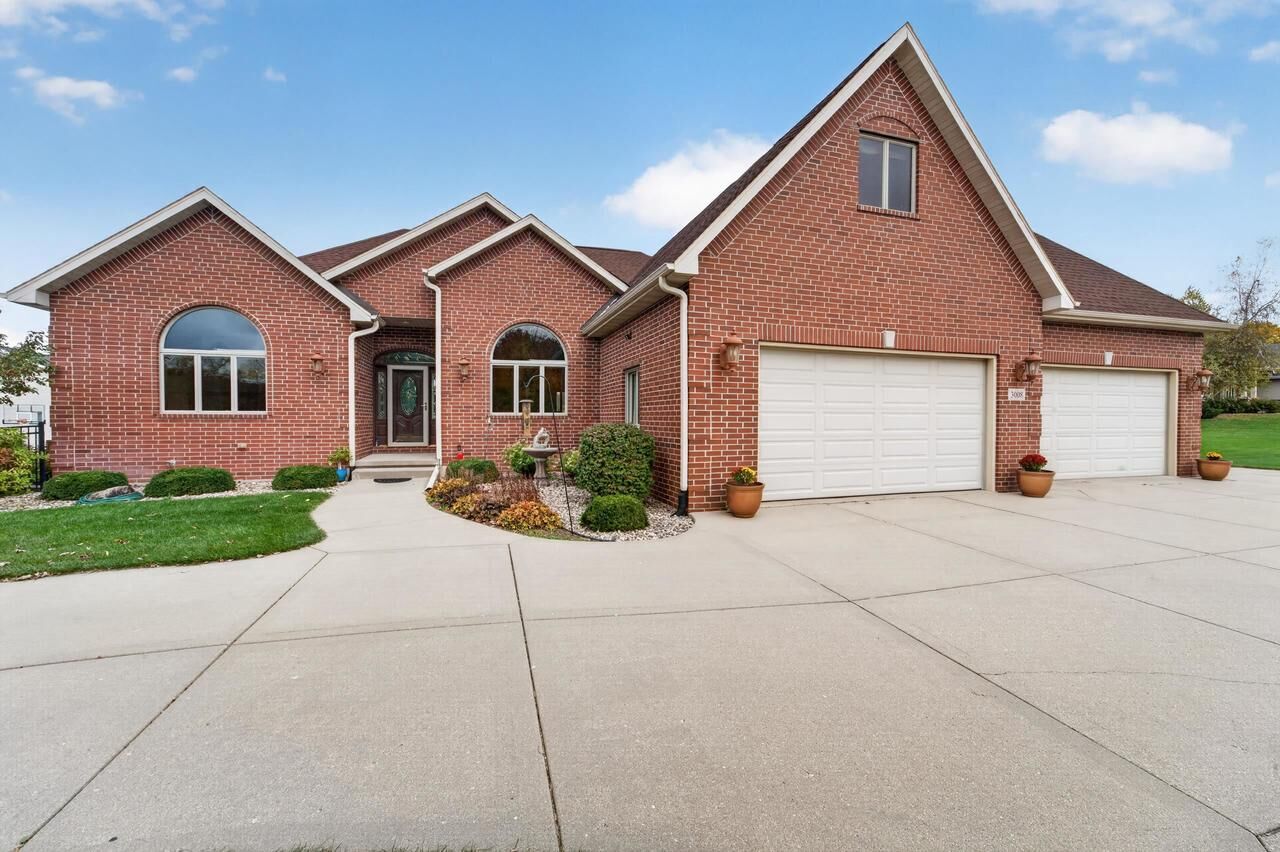 Property Photo: 3008 Wyndwood Way WI 53590