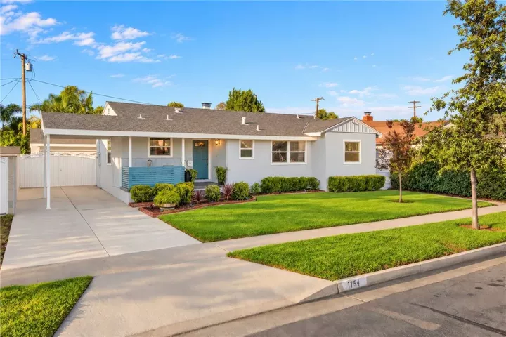Property Photo:  1711 W 21st  CA 92706 