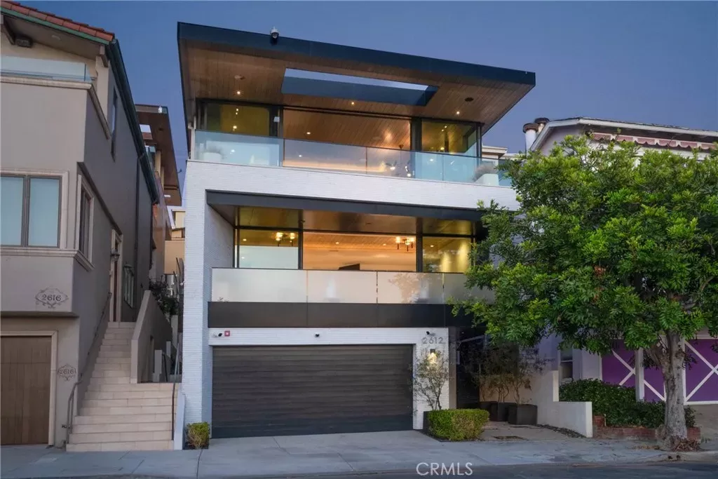 Property Photo:  2612 Highland Avenue  CA 90266 