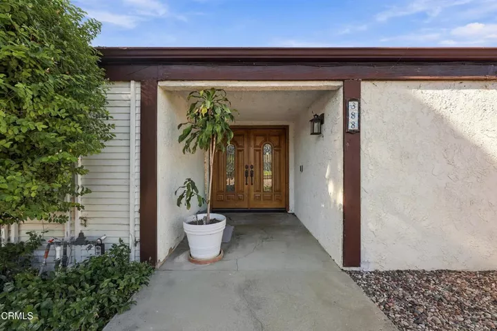 Property Photo:  388 E Gainsborough Road  CA 91360 