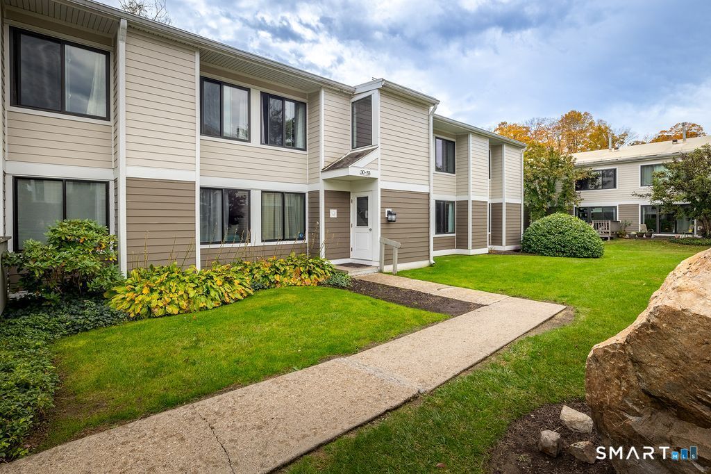 Property Photo:  33 Olcott Way 33  CT 06877 
