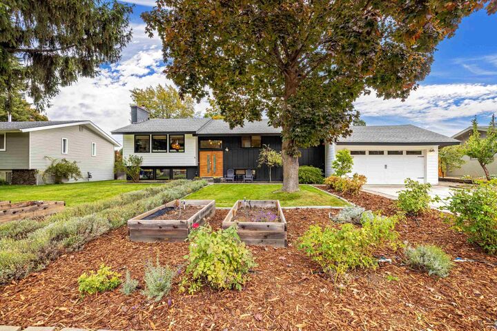 Property Photo: 6021 S Napa St WA 99223