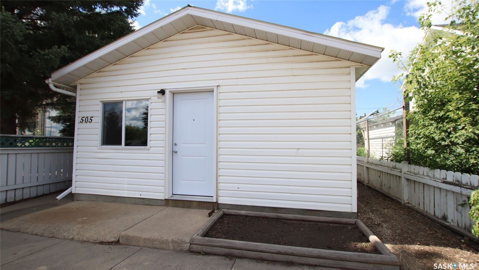 Property Photo:  505 Main Street  SK S0K 1X0 