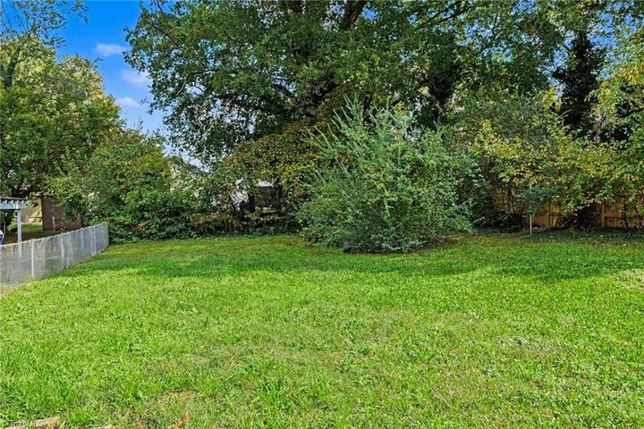 Property Photo:  913 S English Street  NC 27401 