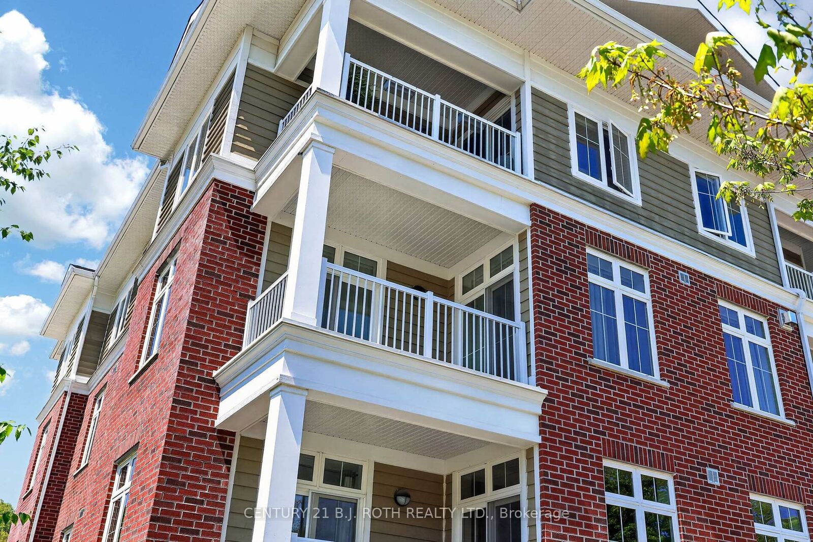 Property Photo: 40 Horseshoe Boulevard 310 ON L4M 4Y8
