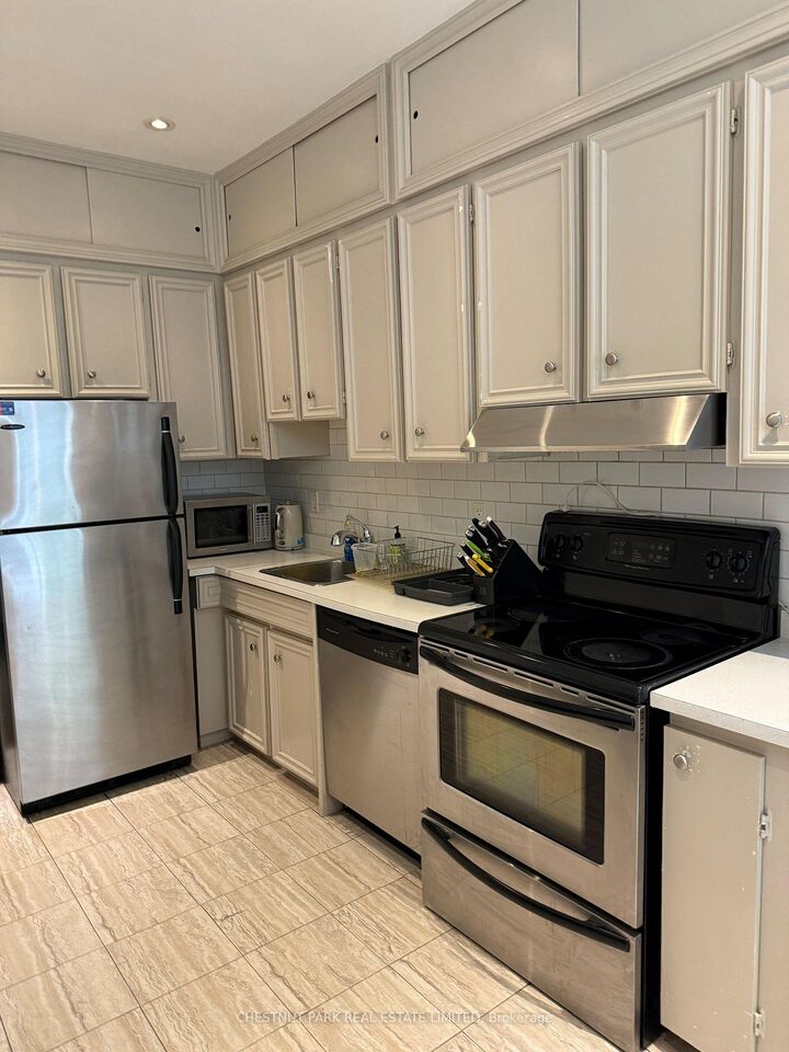 Property Photo:  23 Bishop Street  ON M5R 1N3 