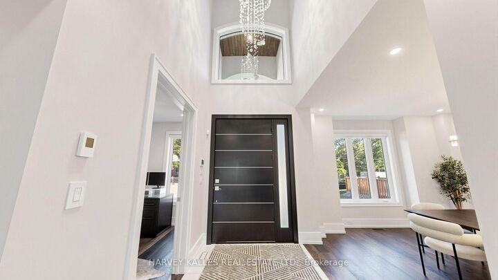 Property Photo:  529 Pineland Avenue  ON L6K 1Z9 