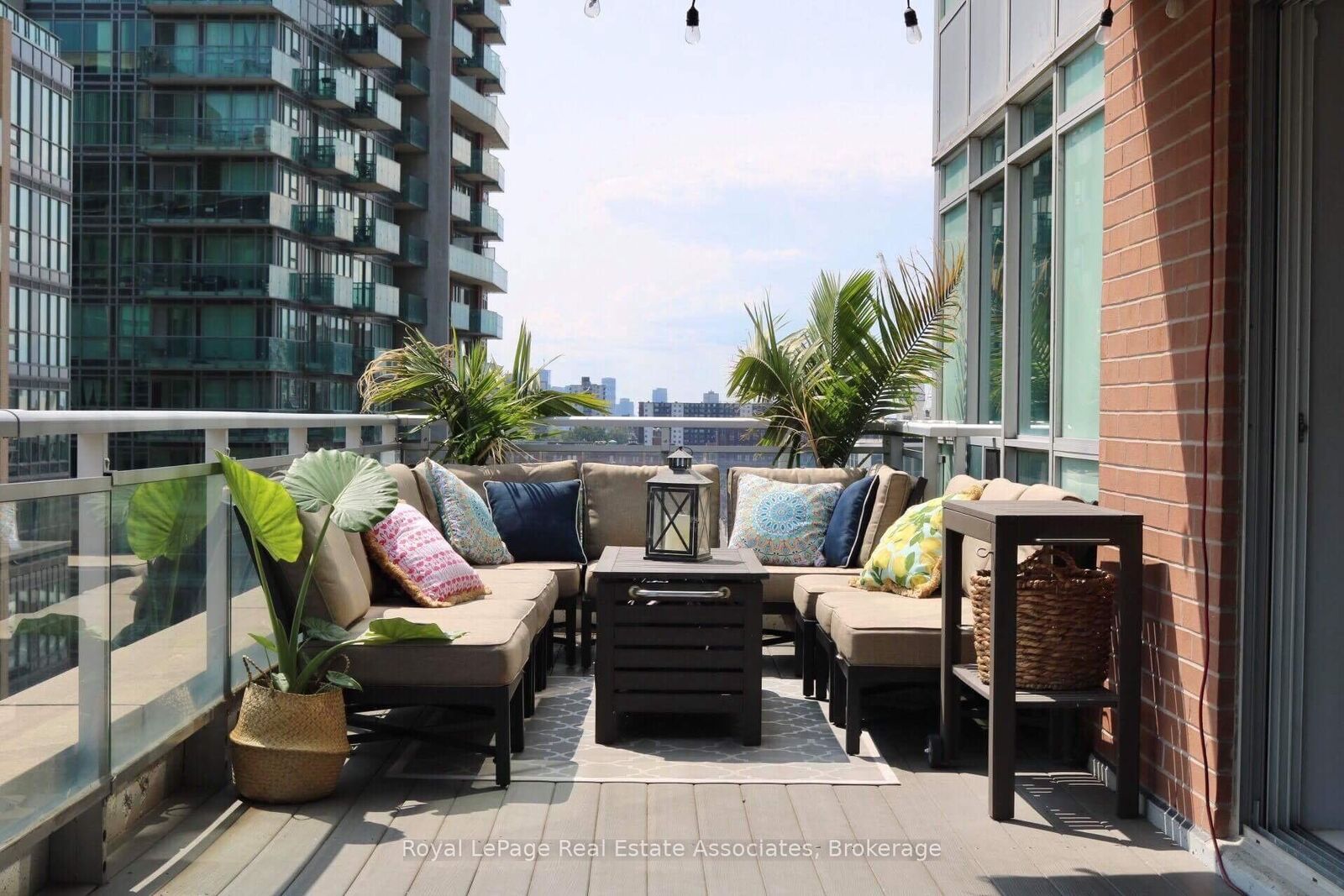 Property Photo:  50 Lynn Williams Street 1004  ON M6K 3R9 