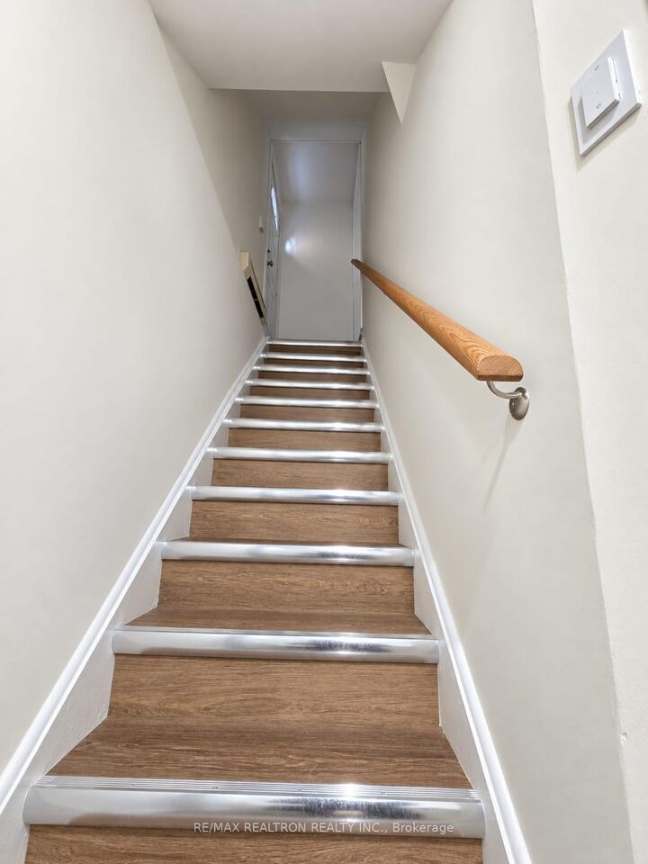 Property Photo:  80 Upton Crescent  ON L3R 3T4 