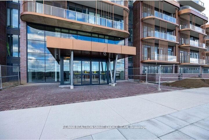 Property Photo:  220 Missinnihe Way 1316  ON L5H 0A9 