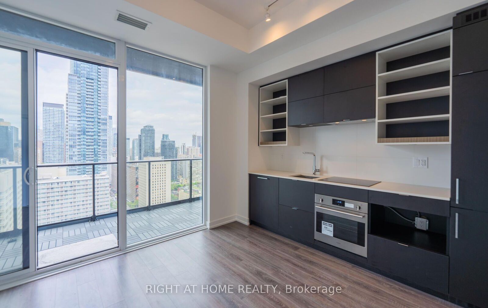 Property Photo:  20 Edward Street 2701  ON M5G 0C5 