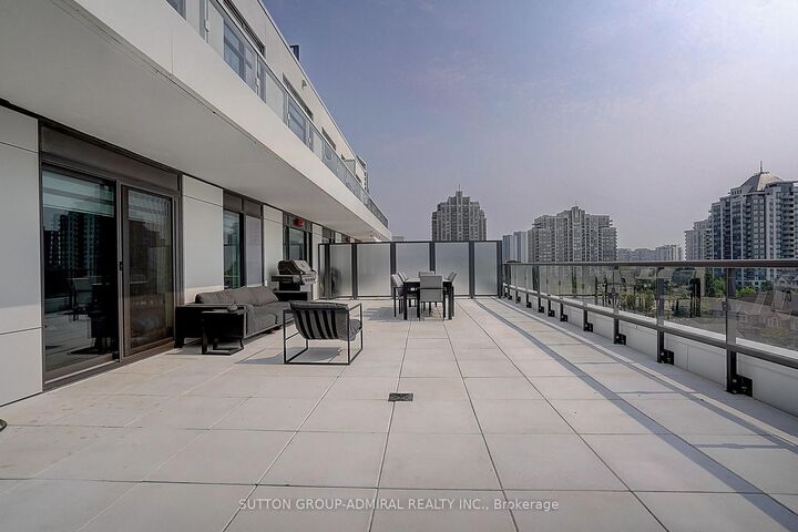Property Photo:  8 Beverley Glen Boulevard 712  ON L4J 0L5 