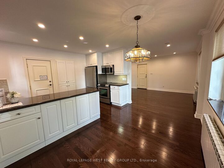 Property Photo:  27 Mossom Road W 1  ON M6S 1L9 