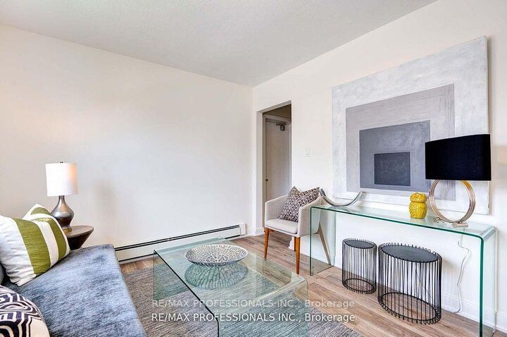 Property Photo:  284 Gledhill Avenue W 2  ON M4C 4L1 