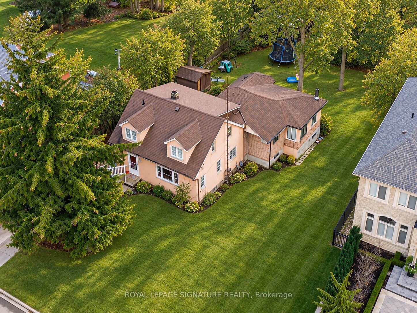 Photo de la propriété:  21 Yongeview Avenue Main Unit  ON L4C 7A3 