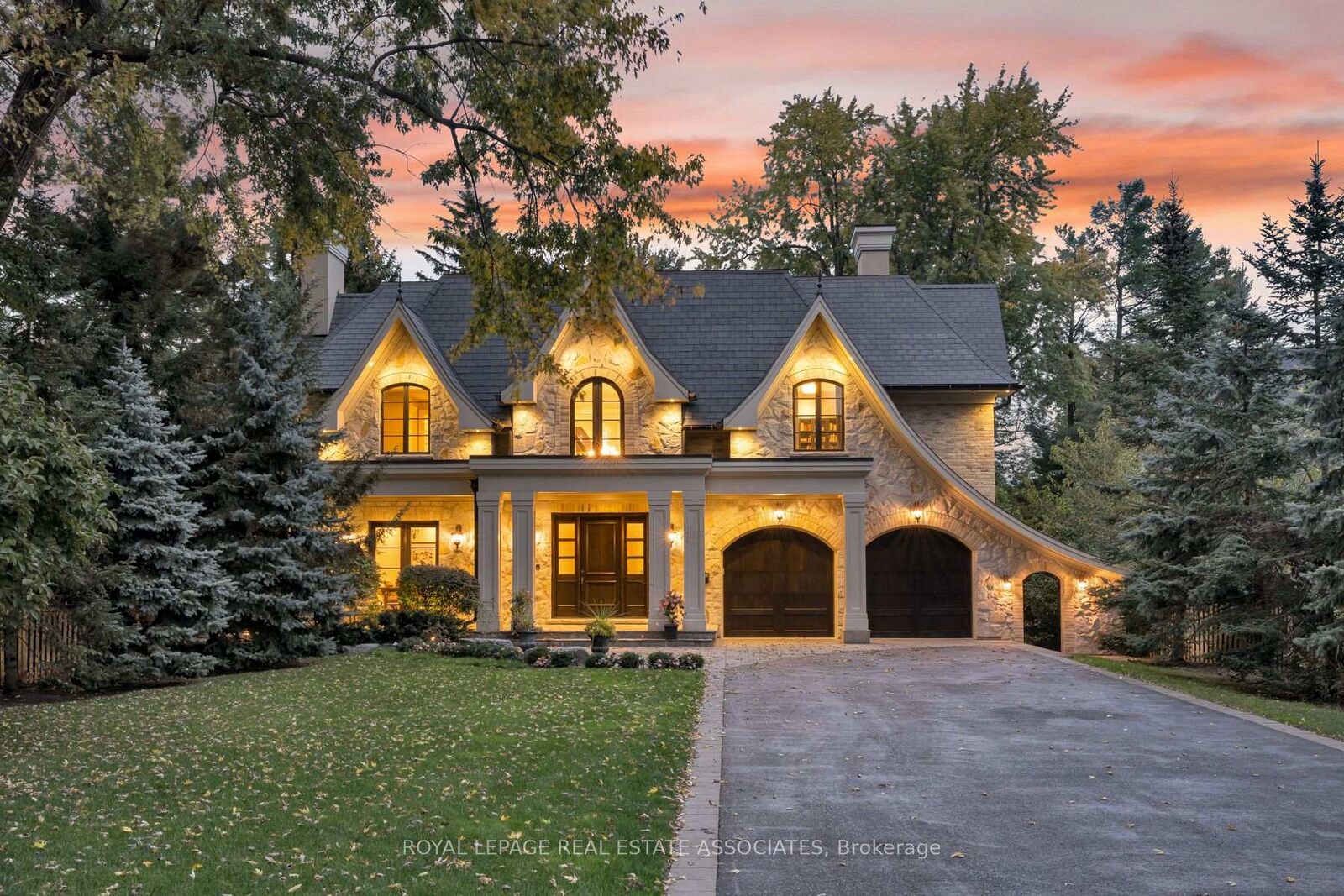 Property Photo:  1469 Crescent Road  ON L5H 1P5 