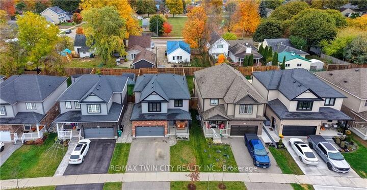 Property Photo:  184 Snyder Avenue N  ON N3B 0C9 