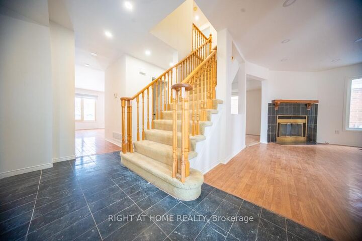 Property Photo:  3932 Rushton Crescent  ON L5L 4H8 