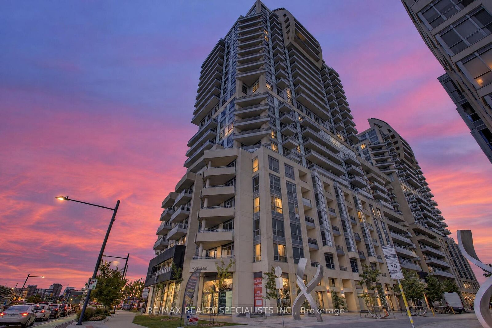 Property Photo:  9201 Yonge Street NW 1004  ON L4C 1H9 