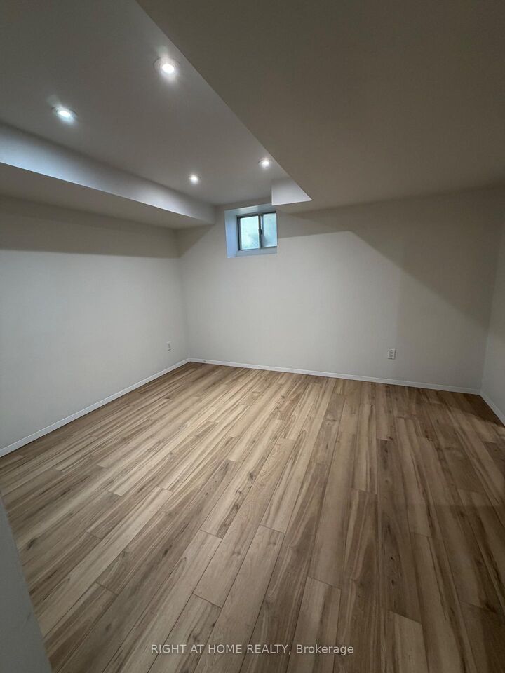 Property Photo:  157 Medland Street S  ON M6P 2N4 
