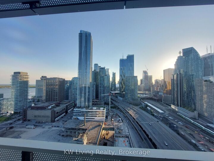 Property Photo:  55 Cooper Street 2912  ON M5E 0G1 