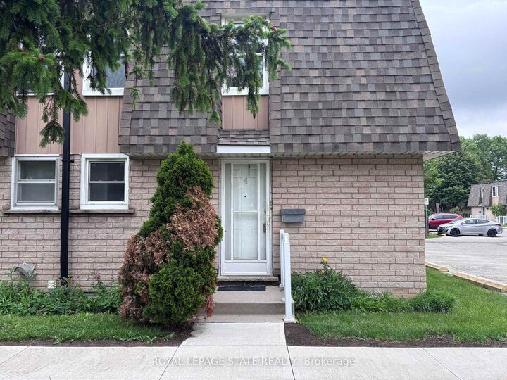 Photo de la propriété:  153 Limeridge Road W 4  ON L9C 2V3 