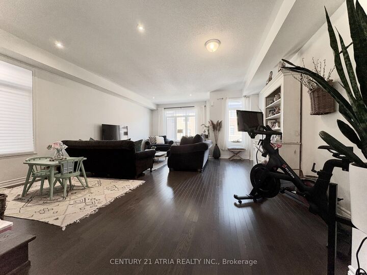 Property Photo:  62 Gordon Circle  ON L3Y 0C9 