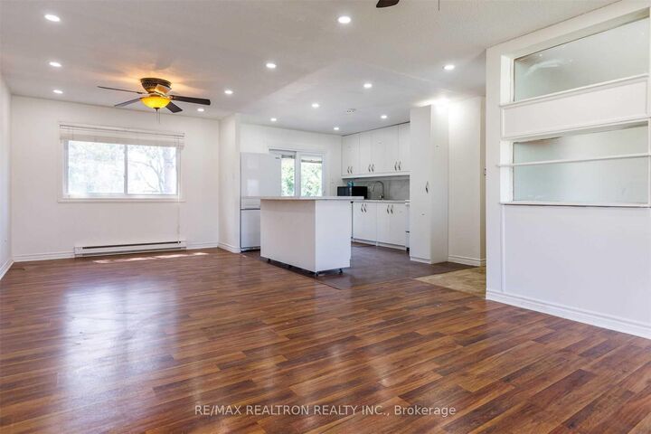 Property Photo:  868 Magnolia Avenue  ON L3Y 3C7 