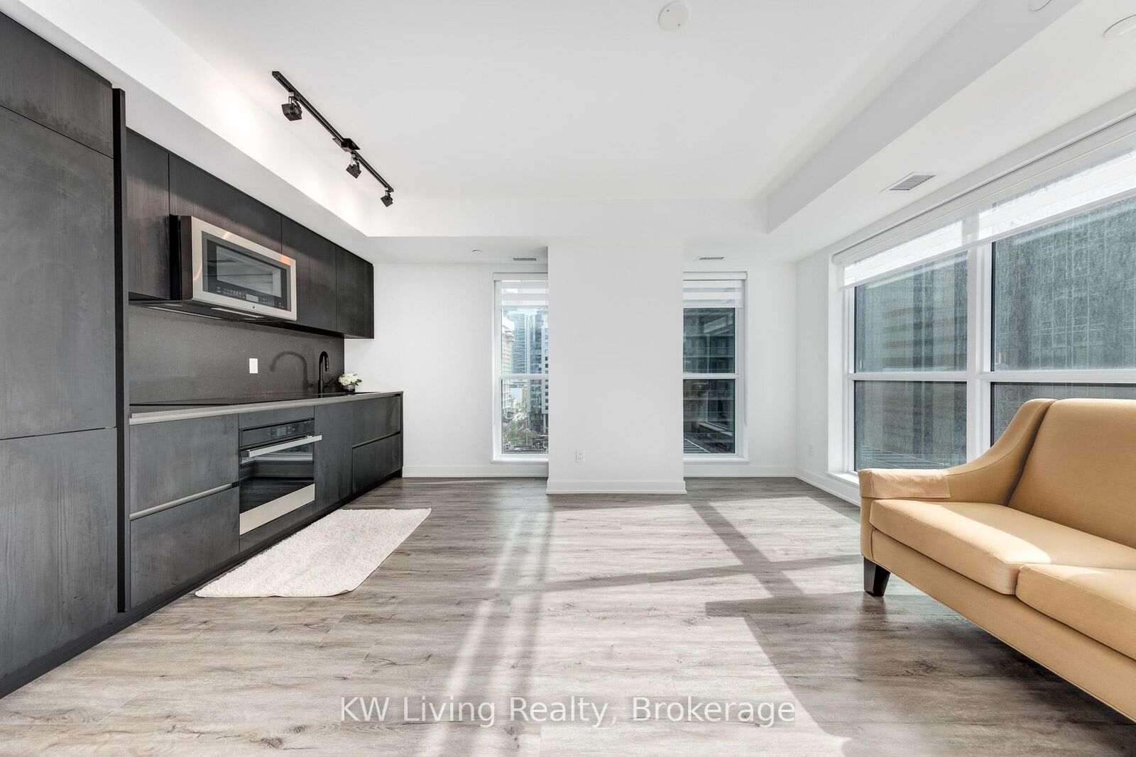 Property Photo:  327 King Street W 902  ON M5V 0W7 