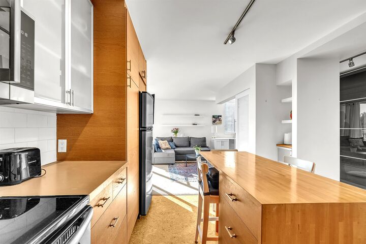 Property Photo:  2016 Fullerton Avenue 1010  BC V7P 3E6 