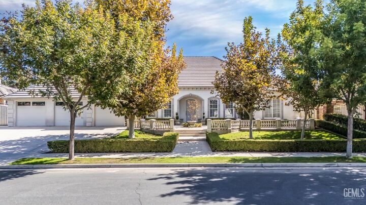 Property Photo: 1906 Heaton Street CA 93311