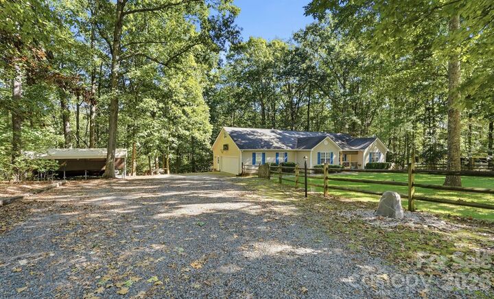 Property Photo:  8610 Lochinvar Drive  NC 28227 