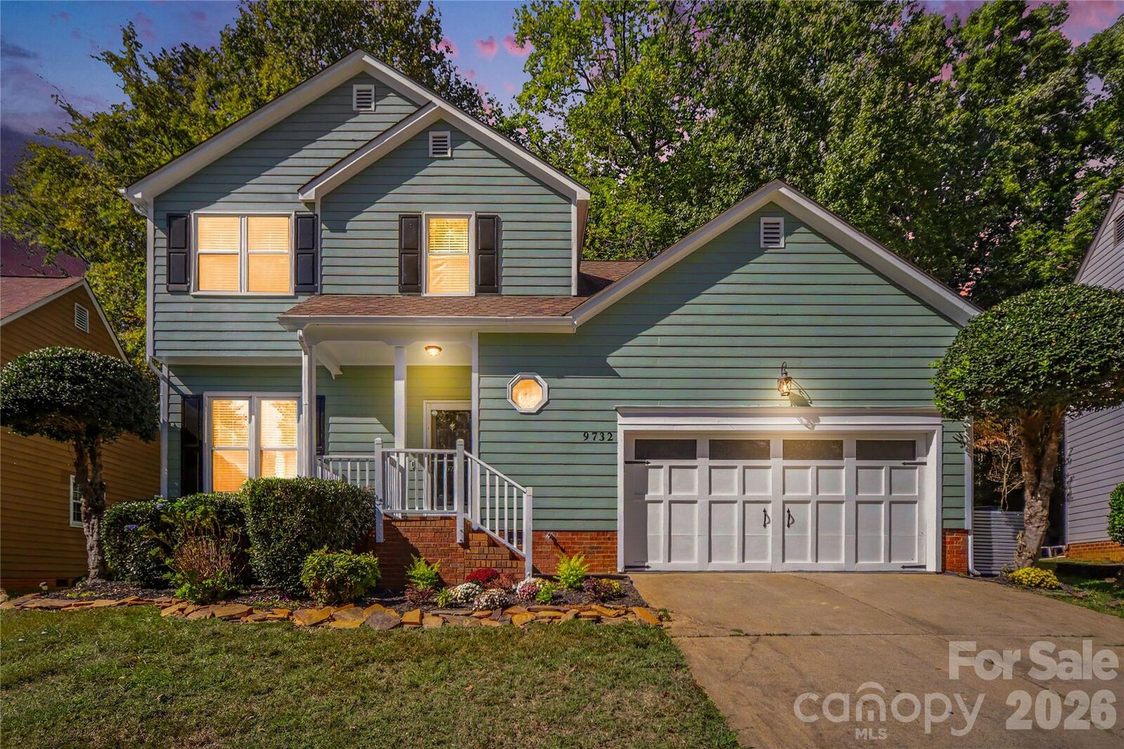 Property Photo: 9732 Whitewood Trail NC 28269